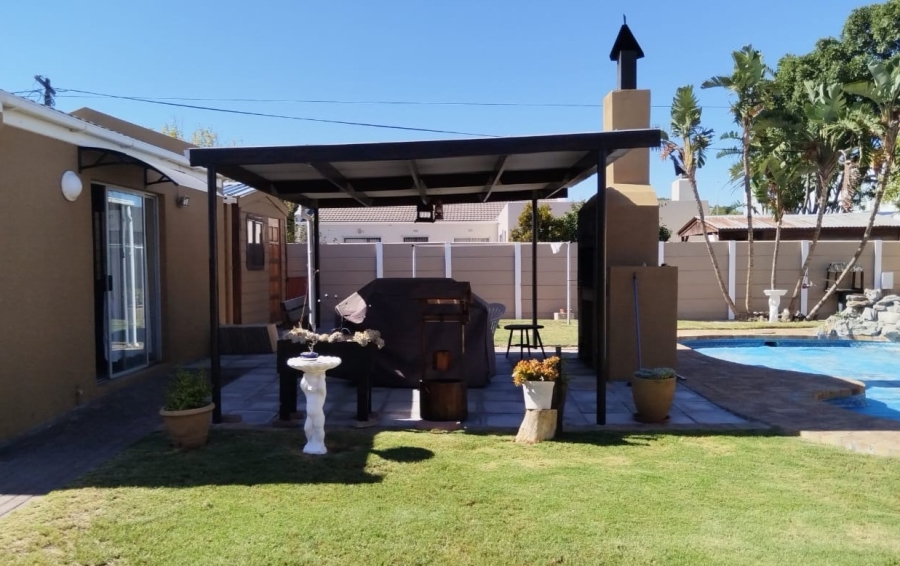 4 Bedroom Property for Sale in Bothasig Western Cape